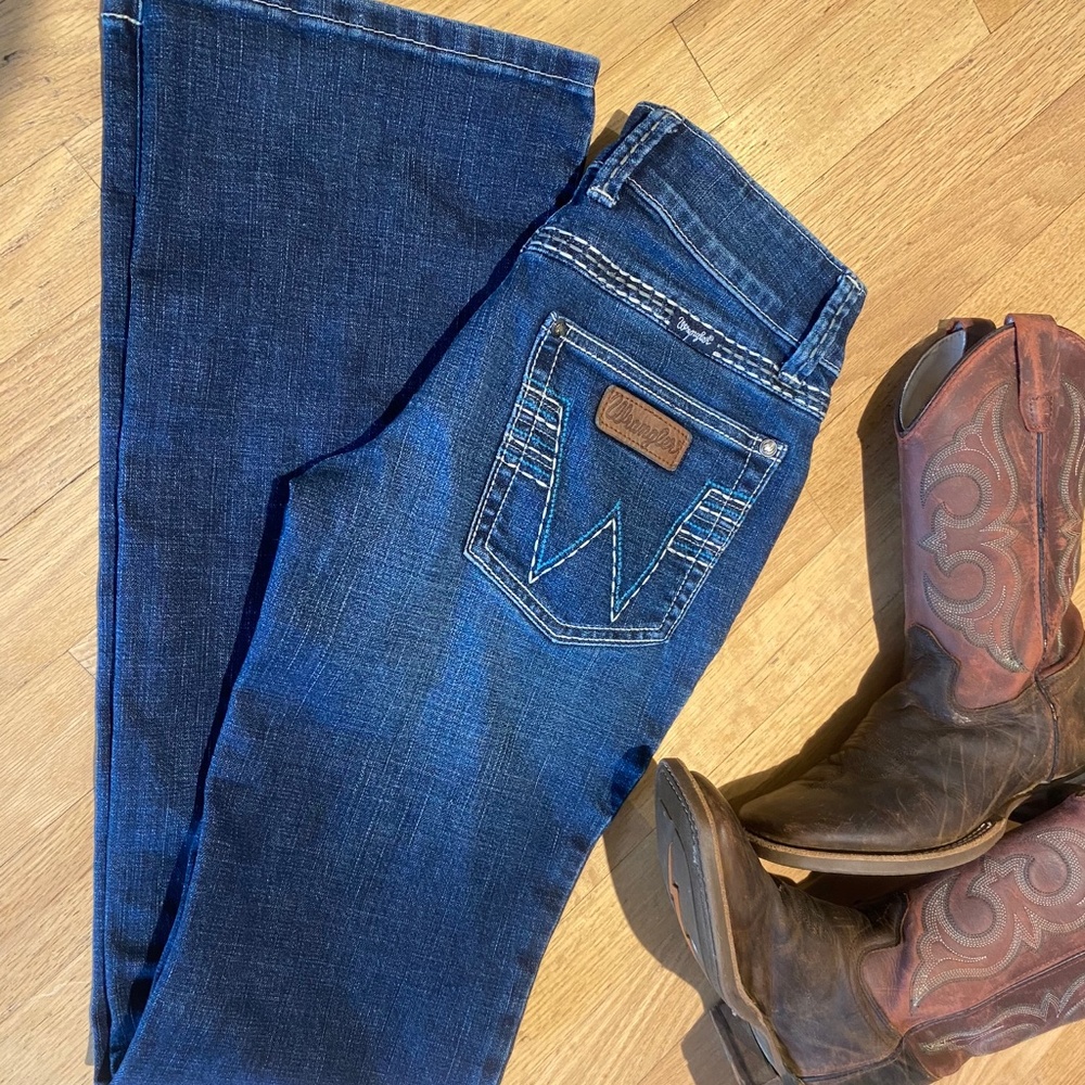 WOMENS BOOT CUT WRANGLER JEANS